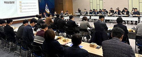 지난 12일 양금희 경제부지사 주재로 '2026년도 경상북도 경제정책 중점과제 토론회'가 열리고 있다. 사진=경북도 제공