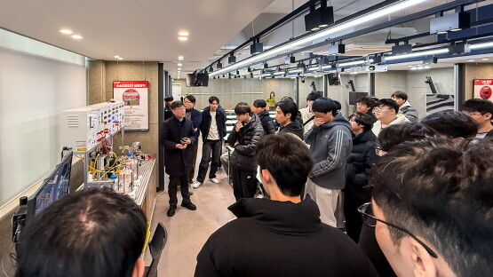 고교생 초청 에너지신산업 견학 프로그램 운영 장면. 사진=경남정보대 제공
