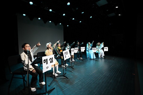 17일 남구청소년창작센터에서 열린 '제1회 대구시 초·중학교 낭독극 경연대회'에서 신천초등학교 학생들이 낭독극을 선보이고 있다. 사진=남경원 기자