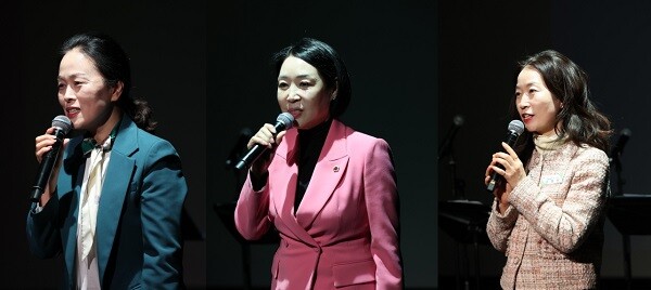 17일 남구청소년창작센터에서 열린 '제1회 대구시 초·중학교 낭독극 경연대회'에서 내빈들이 인삿말을 전하고 있다. (왼쪽부터) 김은주 감성교육연구소장이자 일요신문 대구경북 본부장, 박소영 대구시의회 교육위원장, 송미연 대구시교육청 체육예술보건과 장학관. 사진=남경원 기자