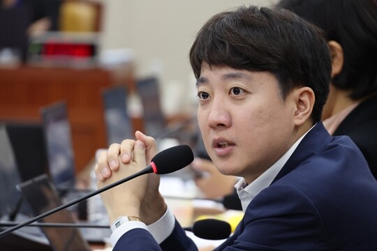 이준석 개혁신당 의원이 11월 20일 국회에서 열린 과학기술정보방송통신위원회 전체회의에서 질의를 하고 있다. 사진=박은숙 기자