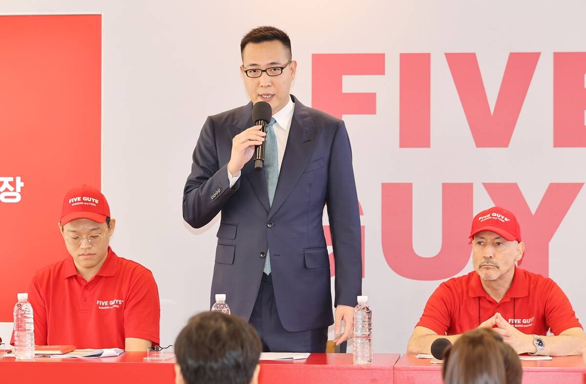 2023년 6월 서울 강남구 파이브가이즈에서 열린 기자간담회에서 김동선 한화갤러리아 전략본부장이 인사말을 하고 있다. 사진=연합뉴스