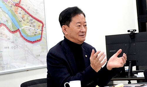 최은석 의원이 '일요신문'과 인터뷰를 하고 있다. 사진=최은석 의원실 제공
