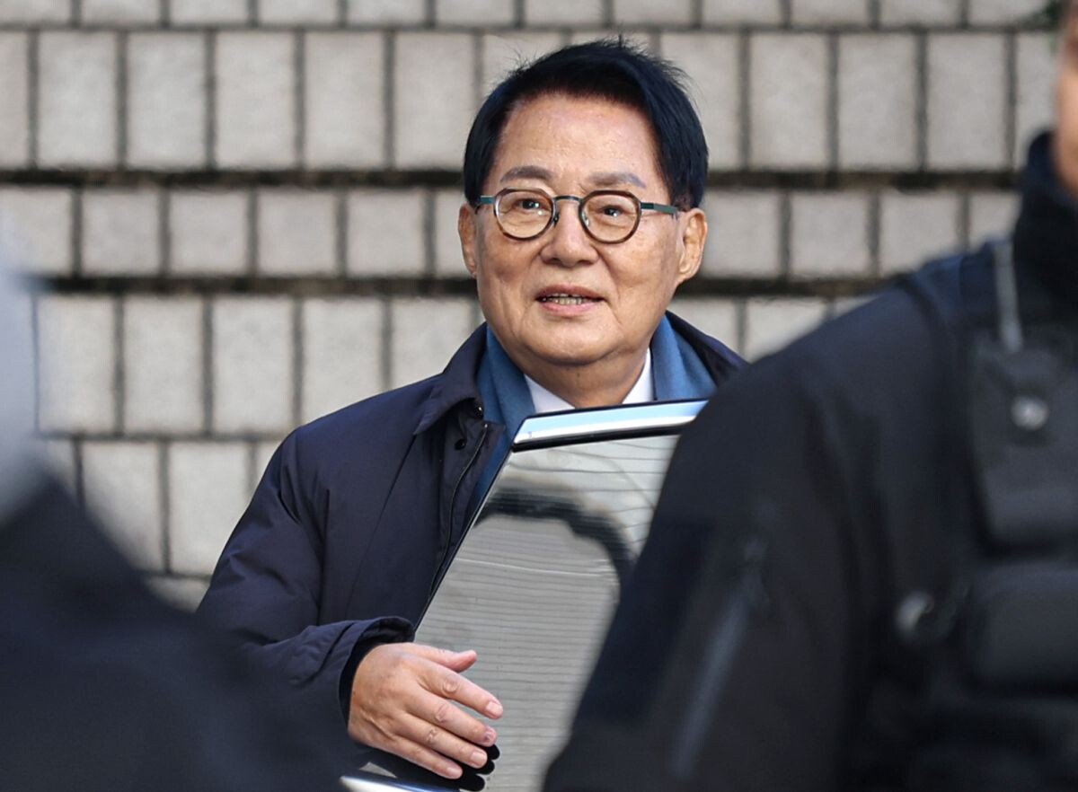 박지원 전 국가정보원장이 26일 서울 서초구 중앙지법에서 열린 1심 선고공판에 출석하고 있다. 사진=연합뉴스