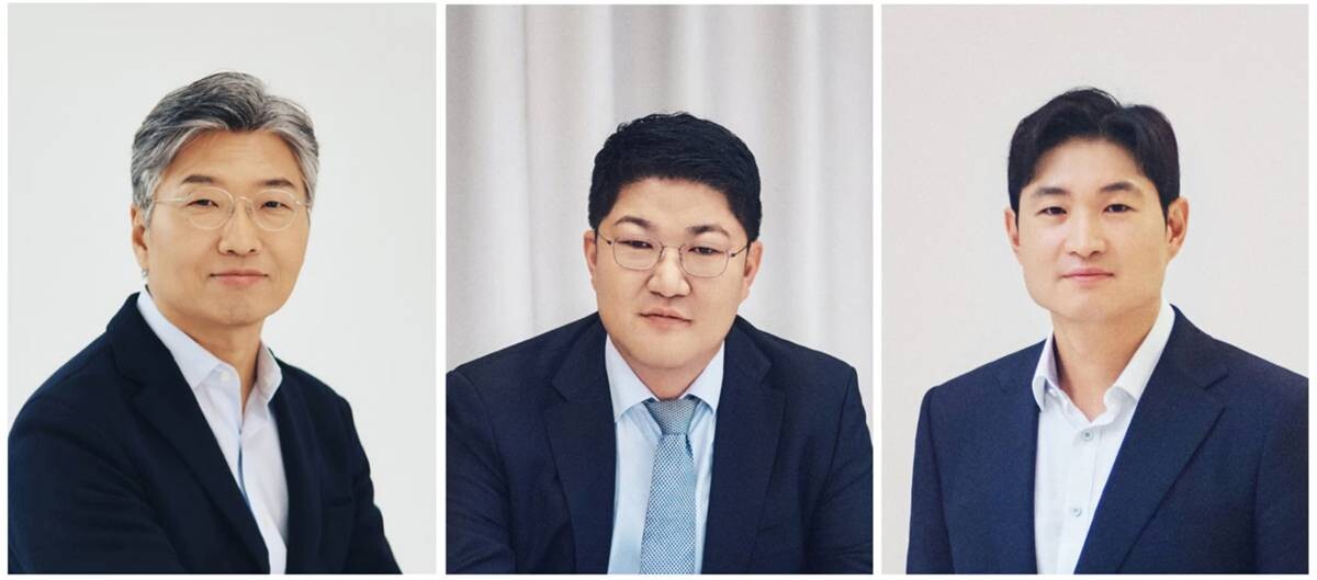 왼쪽부터 허민호 코스맥스비티아이  수석부회장, 이병만 코스맥스 부회장, 이병주 코스맥스비티아이 부회장. 사진=코스맥스그룹 제공