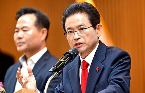 29일 이철우 지사가 도청에서 '2025년 경상북도 여정과 2026년 도정방향 설명회'를 갖고 있다. 사진=경북도 제공