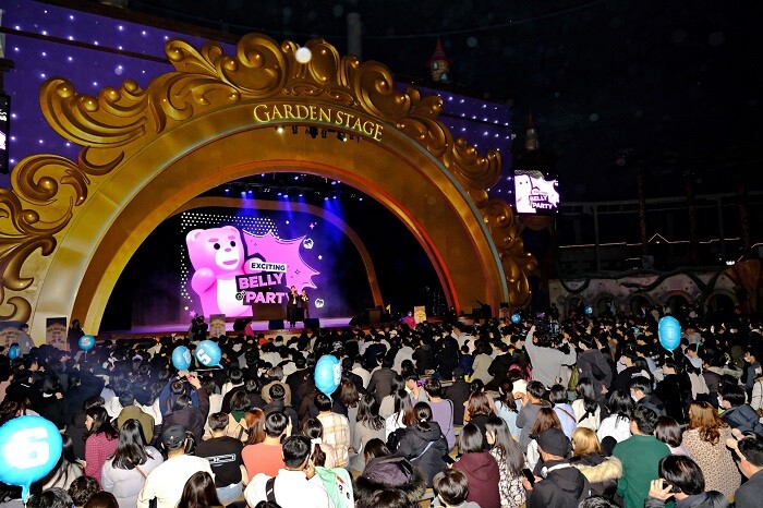 롯데홈쇼핑이 지난 2023년 2월 롯데월드에서 벨리곰NFT홀더 5000명을 초대해 열었던 밤샘파티 현장 모습. 사진=롯데홈쇼핑 제공