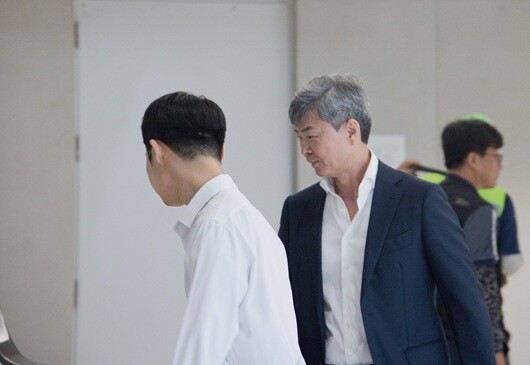 이종호 전 블랙펄인베스트 대표가 2025년 7월 21일 서울 종로구 KT광화문빌딩에 마련된 김건희 씨 관련 의혹을 수사 중인 민중기 특별검사팀 사무실에 출석하는 모습. 사진=이종현 기자