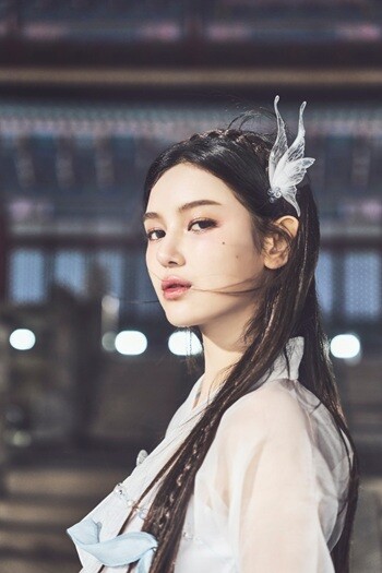 걸그룹 뉴진스와의 전속계약 유효 확인 소송에서 승소한 소속사 어도어가 다섯 멤버들 중 다니엘에 대해서만 계약해지 및 손배소송을 제기했다. 사진=KBS 제공
