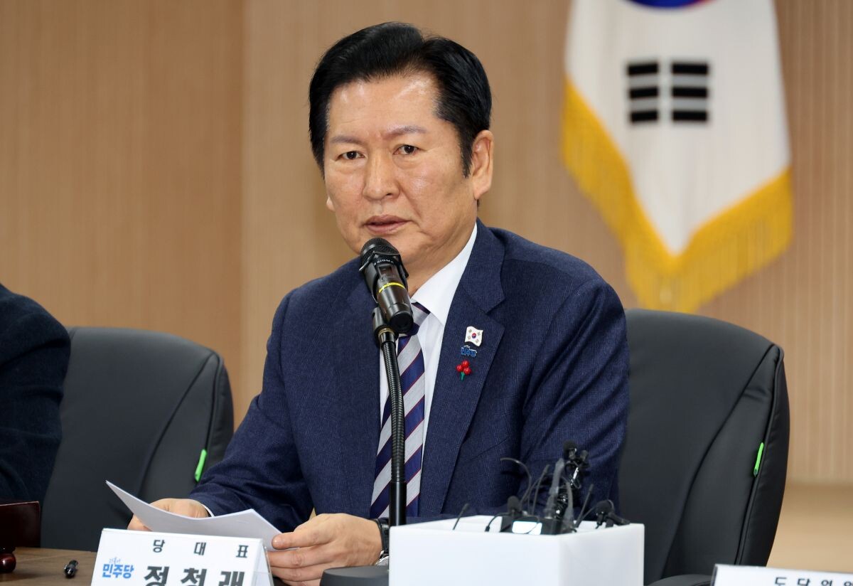 정청래 대표가 31일 전북 전주시 더불어민주당 전북특별자치도당 컨퍼런스룸에서 열린 전북 현장 최고위원회의에서 발언하고 있다. 사진=연합뉴스