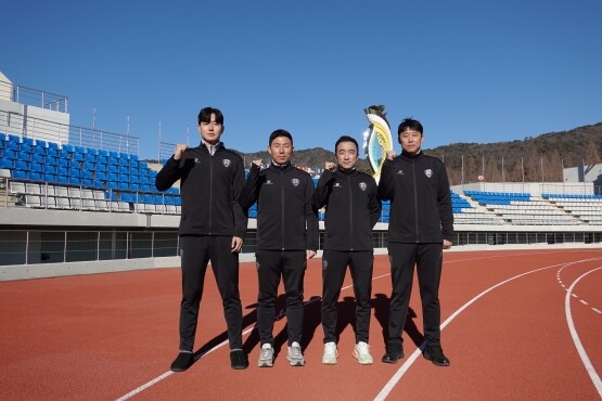 김해FC2008 코칭스태프. 왼쪽부터 문민성 피지컬코치, 김제환 필드코치, 최명성 수석코치, 백민철 GK코치. 사진=김해시 제공