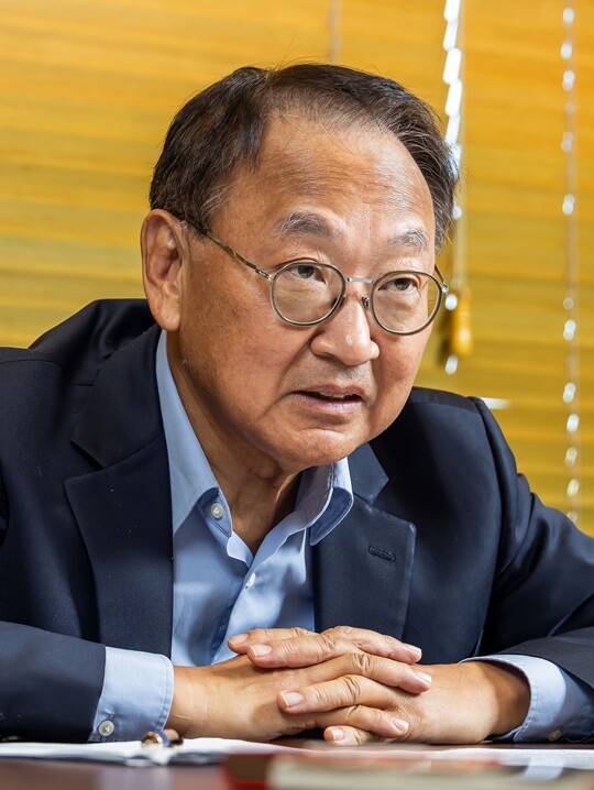 유일호 전 부총리는 “지금처럼 대외 불확실성이 이어지는 상황에서는 대응에 급급할 수밖에 없어서 현 정부의 경제 성적을 논하긴 어렵다”며 입을 뗐다.  사진=최준필 기자
