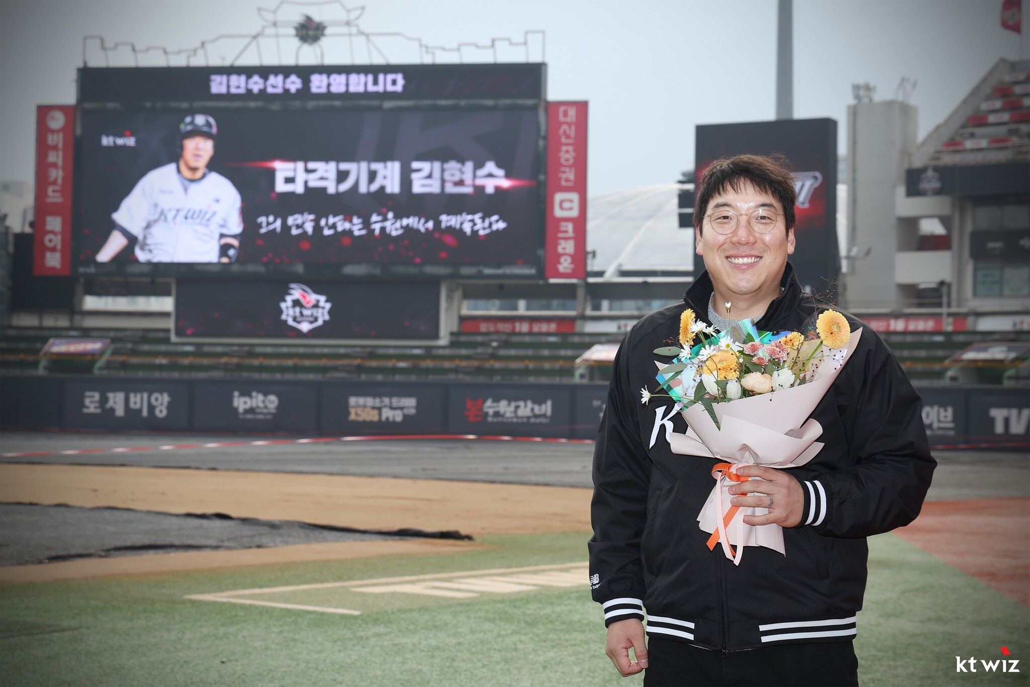 정민철 해설위원은 베테랑 김현수가 FA 이적으로 합류한 KT를 5강 후보로 꼽았다. 그는 김현수에 대해 "게임 체인저가 될 수 있다"고 말했다. 사진=KT WIZ 제공