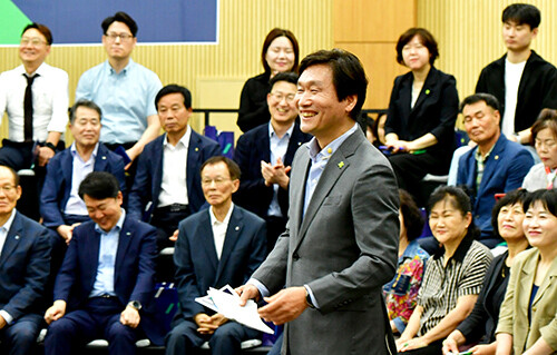 조현일 시장이 시민 소통의 장 오만가지 목소리 토크콘서트를 갖고 있다. 사진=경산시 제공