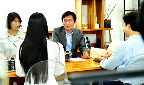 조현일 시장이 청년 창업과 기술기업 기반 강화을 위한 행보를 이어가고 있다. 사진=경산시 제공