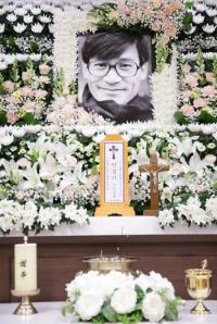 "성기야, 또 만나자" 국민배우 안성기 빈소에 이어진 눈물의 추모 행렬