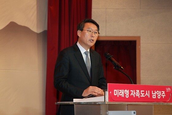김상수 남양주시 제25대 부시장이 지난 5일 시청에서 열린 임용장 수여식 및 취임식에서 취임사를 통해 시민 중심 행정과 미래형 자족도시 실현에 대한 각오를 밝히고 있다. 사진=남양주시 제공