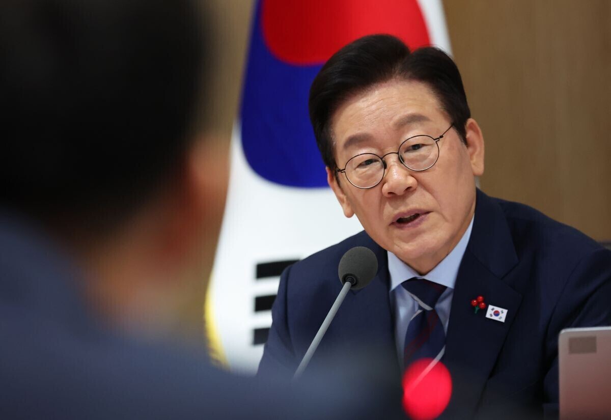 이재명 대통령은 전국 각지에서 일본군 위안부 피해자를 상징하는 ‘평화의 소녀상’을 모욕하는 행위를 벌여온 극우 성향 단체에 대해 “사자명예훼손”이라며 강하게 비판했다. 사진==연합뉴스