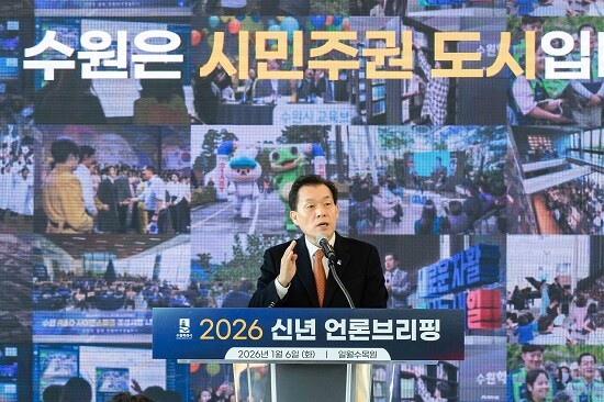 이재준 수원특례시장이 6일 일월수목원에서 2026 신년 언론브리핑을 갖고 있다. 사진=수원특례시 제공