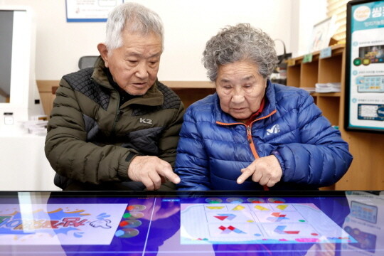 AI 돌봄 서비스 기능 중 하나인 치매예방 콘텐츠. 사진=경기도 제공