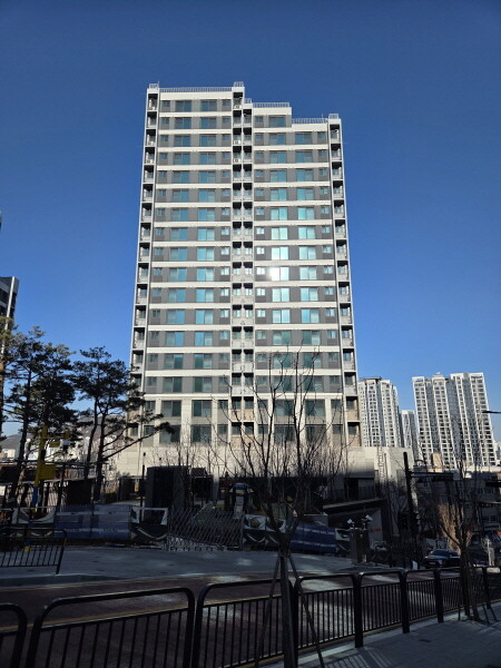 안양 냉천 행복주택 필름 부착 외관 모습. 사진=GH 제공