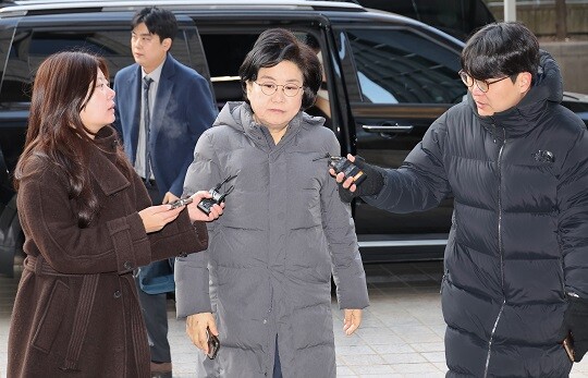 이혜훈 초대 기획예산처 장관 후보자가 1월 9일 인사청문회 준비 사무실로 출근하며 취재진의 질문을 받고 있다. 사진=임준선 기자