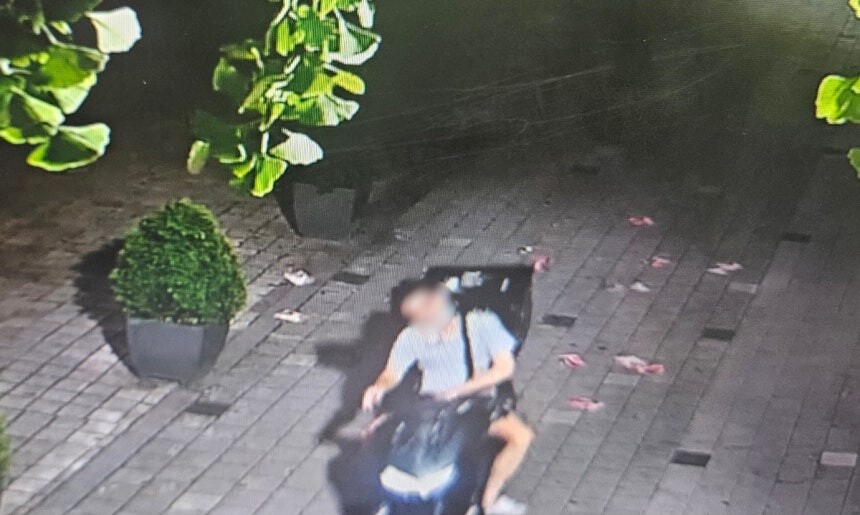 강남 일대 불법 전단지 배포 장면. 사진=서울경찰청