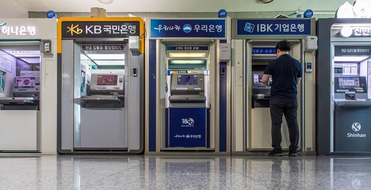 ATM 기기로 본문의 특정 내용과 관계 없다. 사진=최준필 기자