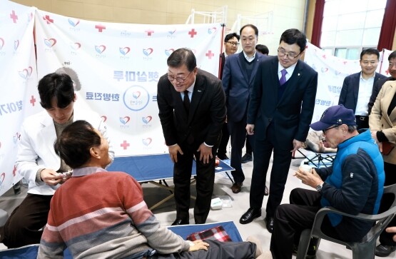 지난해 농촌왕진버스 운영 장면. 사진=경남농협 제공
