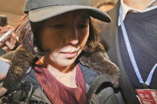 김경 서울시의원이 1월 11일 오후 인천국제공항에서 귀국하고 있다. 사진=박정훈 기자