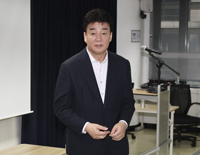 백종원은 2025년 5월 6일 공식 사과와 함께 “진행 중인 프로그램을 제외하고 방송 활동을 중단하겠다”고 밝혔다. 사진=박정훈 기자