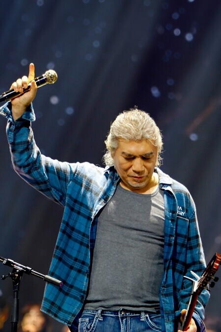 나훈아는 “‘박수칠 때 떠나라’라는 쉽고 간단한 말의 깊은 진리의 뜻을 저는 따르고자 합니다”라며 은퇴를 선언했다. 사진=예아라 제공