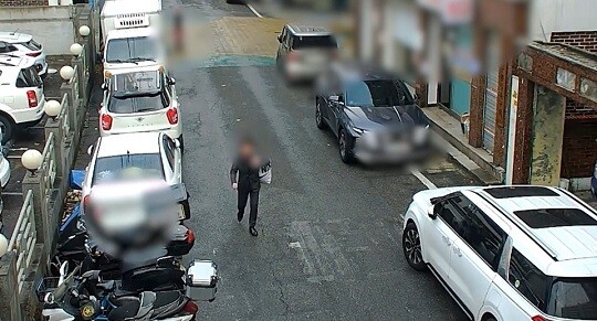 대낮에 금은방 여성 업주를 살해하고 금품을 훔쳐 달아난 혐의를 받는 40대 남성이 구속 전 피의자 심문(영장실질심사)에 출석하지 않겠다는 의사를 밝혔다. 사진=경기남부경찰청 제공