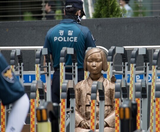 경찰이 평화의 소녀상 철거를 요구하며 일본군 '위안부' 피해자들을 모욕한 혐의를 받는 보수성향 시민단체 대표에 대한 강제수사에 착수했다. 사진=이종현 기자