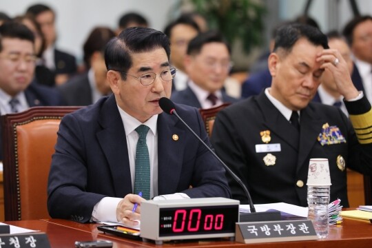 '평양 무인기 의혹' 사건으로 재판에 넘겨진 김용현 전 국방부 장관의 변호인이 재판 절차를 두고 재판부에 재차 항의했다. 사진=박은숙 기자