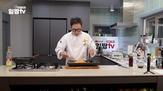 임성근 셰프는 20일 일요신문과의 인터뷰에서 ‘거래처 갑질 의혹’은 사실이 아니며 떳떳하다고 밝혔다. 사진=유튜브 캡처