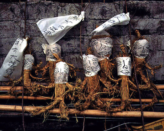 띠배에 실리게 되는 7개의 허수아비. 사진=국가유산청 제공