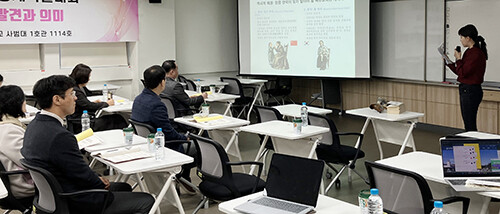 왕샤오루이 학생이 학술대회에서 '계아초계'에 대해 발표하고 있다. 사진=대구대 제공