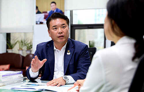 사진은 지난해 9월 전경원 대구시의회 원내대표가 '일요신문'과 인터뷰를 갖고 있는 모습. 사진=일요신문 DB