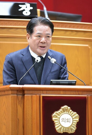 최대호 안양시장이 29일 제308회 안양시의회 임시회 제1차 본회의에서 시정연설을 하고 있다. 사진=안양시 제공
