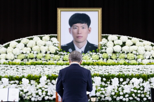 2021년 5월 11일 고(故) 신진규 소방교 영결식장에서 이재명 장의위원회 위원장(경기도지사)이 영결사를 낭독하고 있다. 사진=경기도