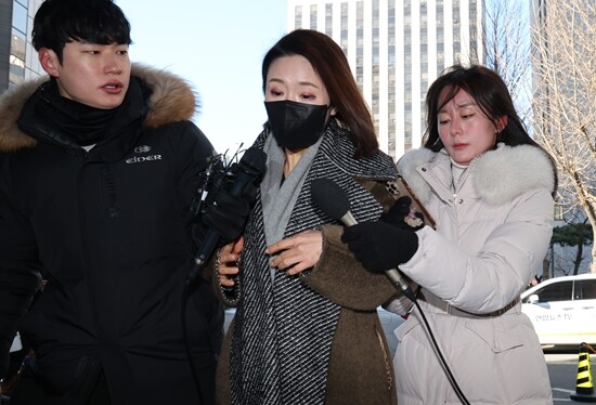 김병기 무소속 의원과 관련된 13가지 의혹을 수사 중인 경찰이 김 의원의 최측근으로 꼽히는 이지희 동작구의회 부의장을 재소환했다. 사진 =연합뉴스