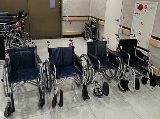기부금으로 마련한 휠체어. 사진=온병원 제공