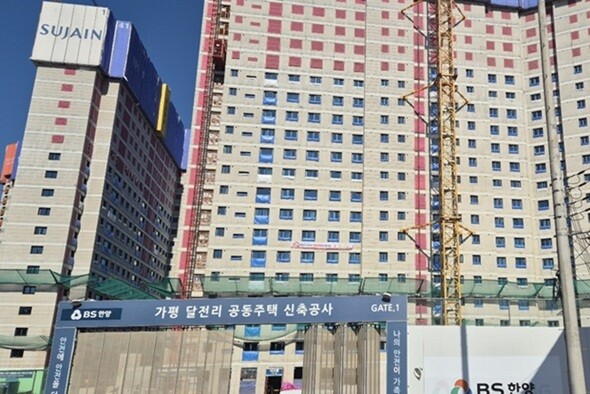 가평읍 달전리 일원에서 공사가 진행 중인 공동주택 현장.사진=최남일 기자