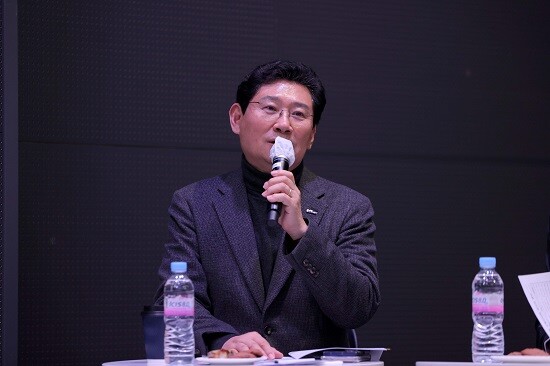 이상일 용인특례시장이 4일 권역별 소통간담회에서 인사말을 하고 있다. 사진=용인특례시 제공