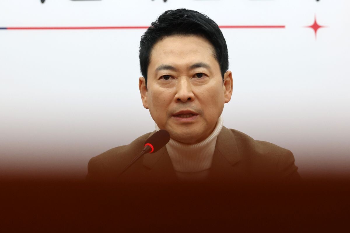 장동혁 대표가 5일 국회에서 기자간담회를 열고 “재신임 투표 요구가 있다면 전 당원 투표를 하겠다”고 밝혔다. 사진=연합뉴스