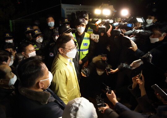 2020년 3월 2일 코로나 역학조사를 위해 경기도 가평군 신천지예수교회 연수원을 찾은 이재명 경기도지사. 사진=경기도