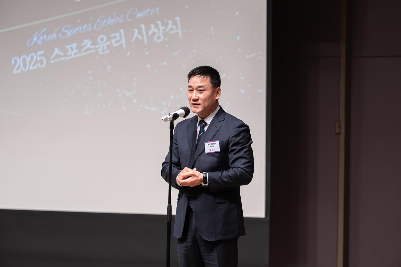 2025년 12월 31일 스포츠윤리대상 시상식에서 스포츠윤리대상을 수상한 대한체조협회 대표자로 나선 여홍철 전무이사. 사진=대한체조협회 제공