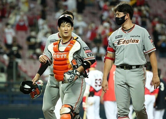 한화 포수 최재훈이 손가락 골절상을 입어 WBC 참가가 불투명해졌다. 사진=연합뉴스