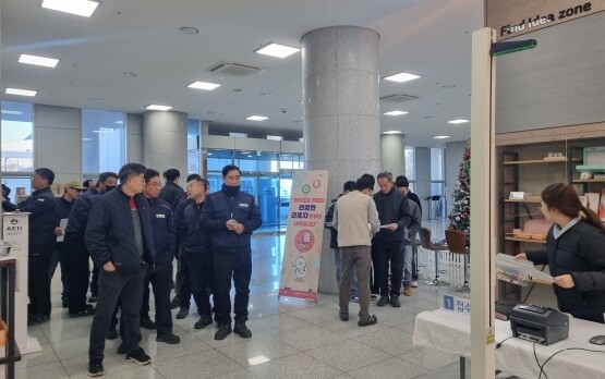 근로자 건강검진 실시 장면. 사진=김해시 제공